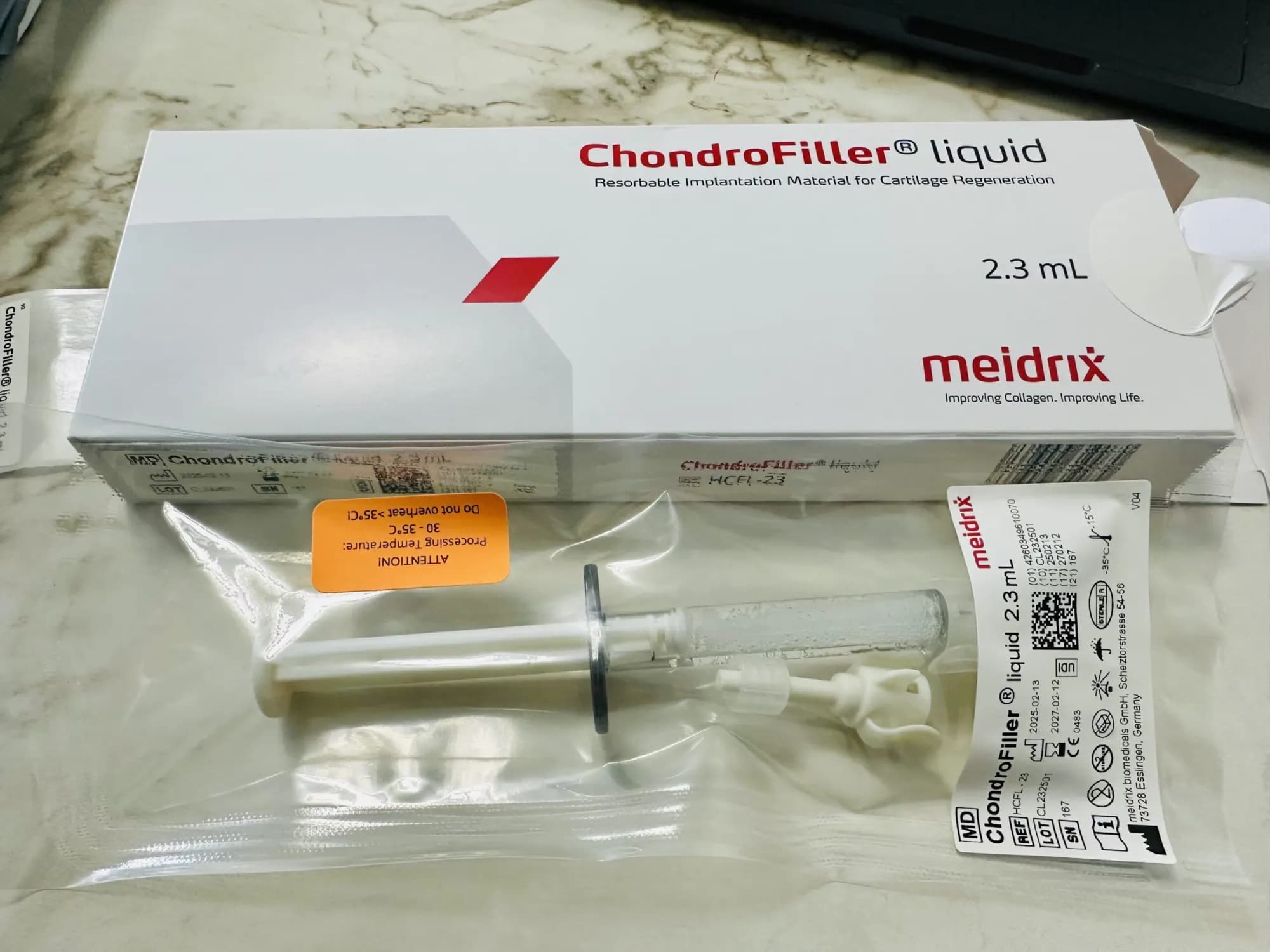 ChondroFiller liquid pack with the dual-chamber syringe